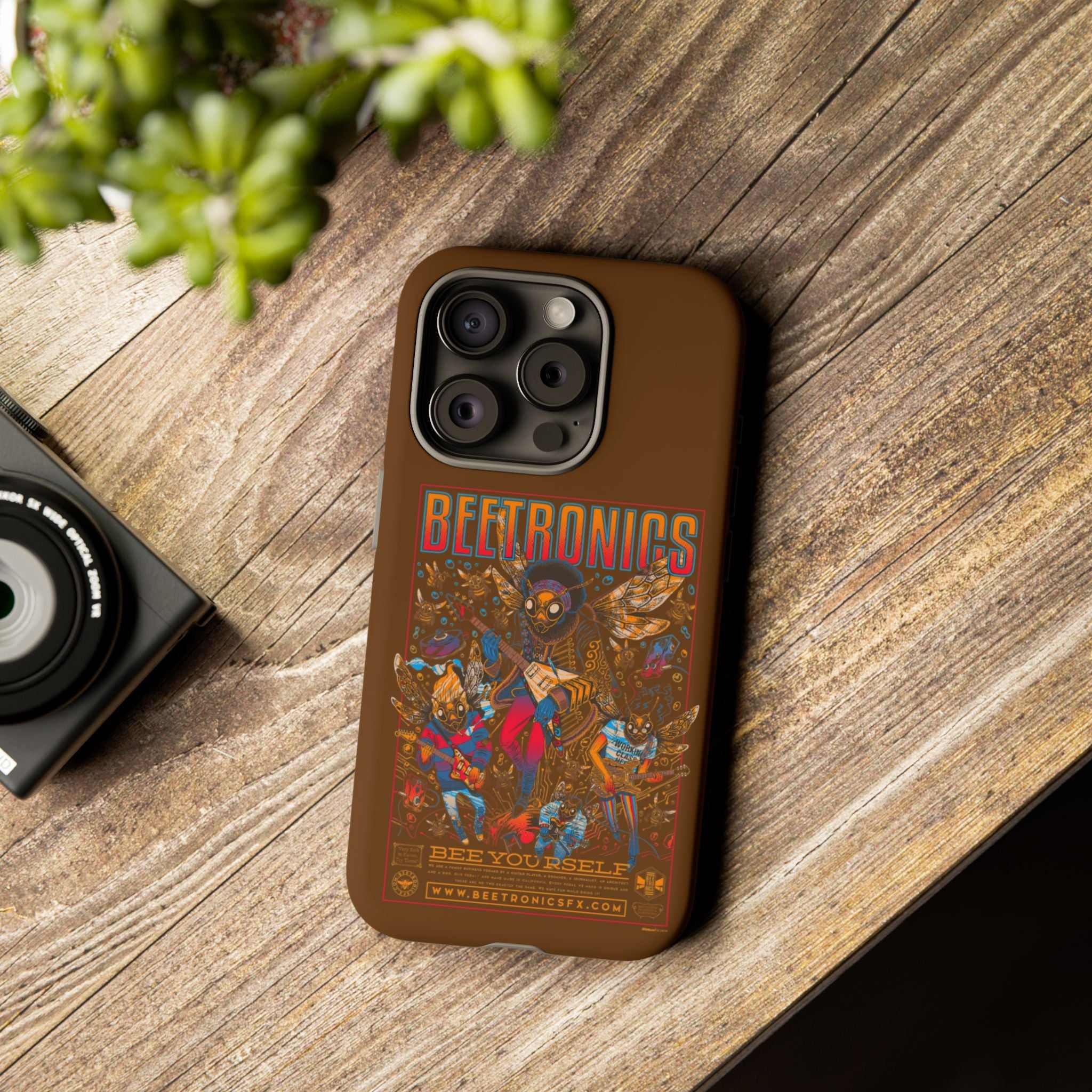 BeeTronics Rock Band – Psychedelic Bee Guitarist iPhone Case