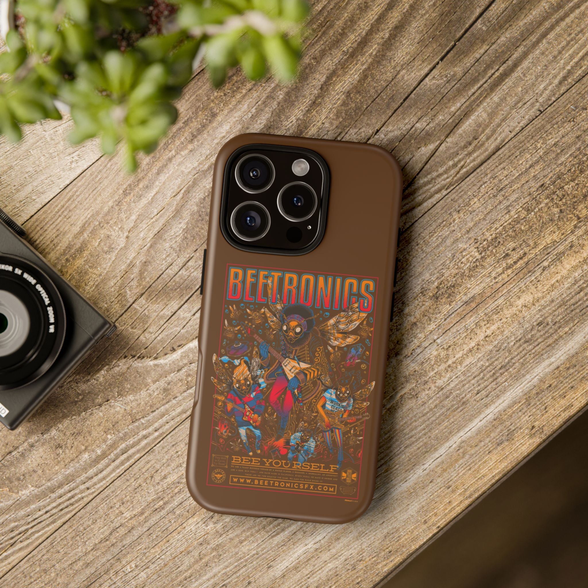 BeeTronics Rock Band – Psychedelic Bee Guitarist iPhone Case