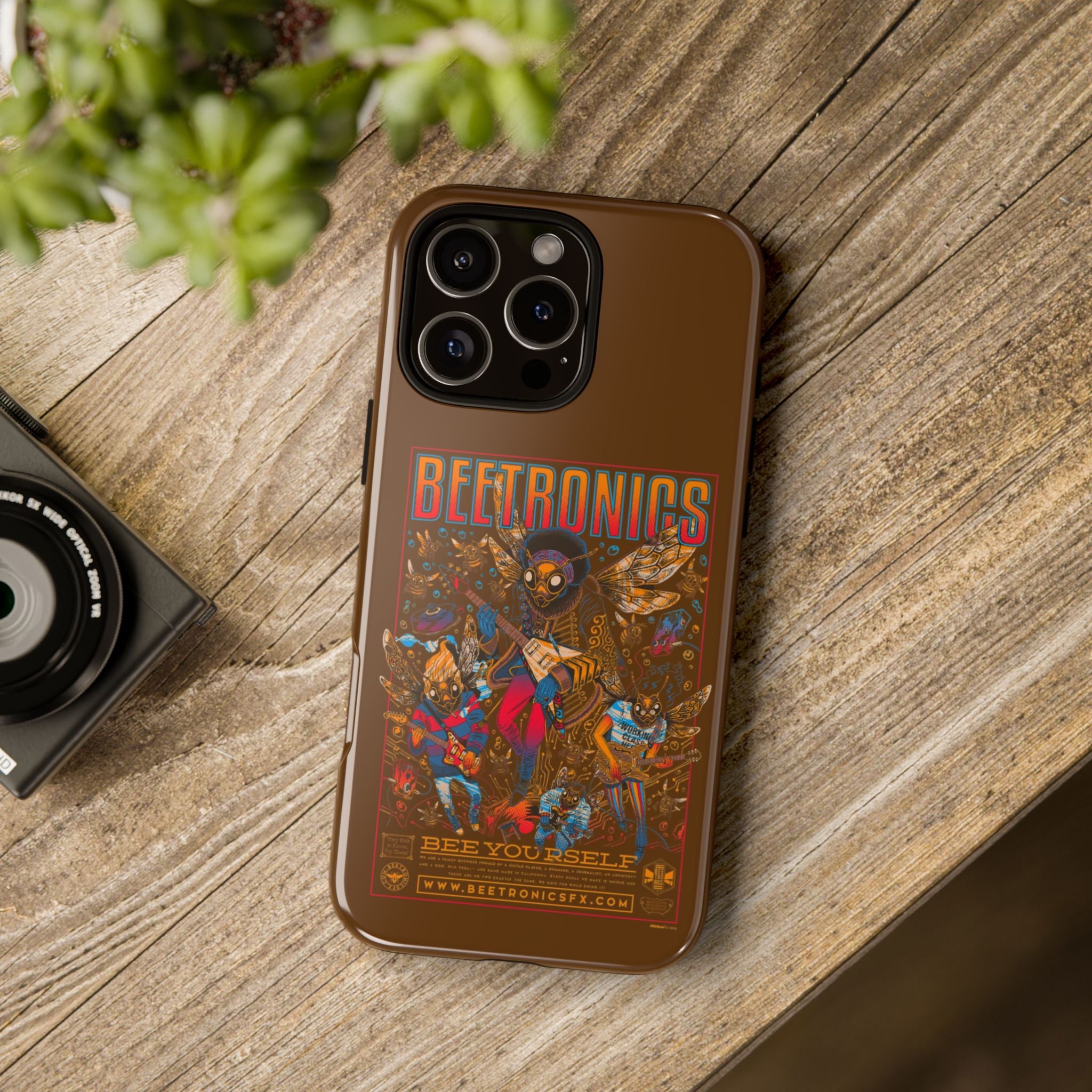 BeeTronics Rock Band – Psychedelic Bee Guitarist iPhone Case