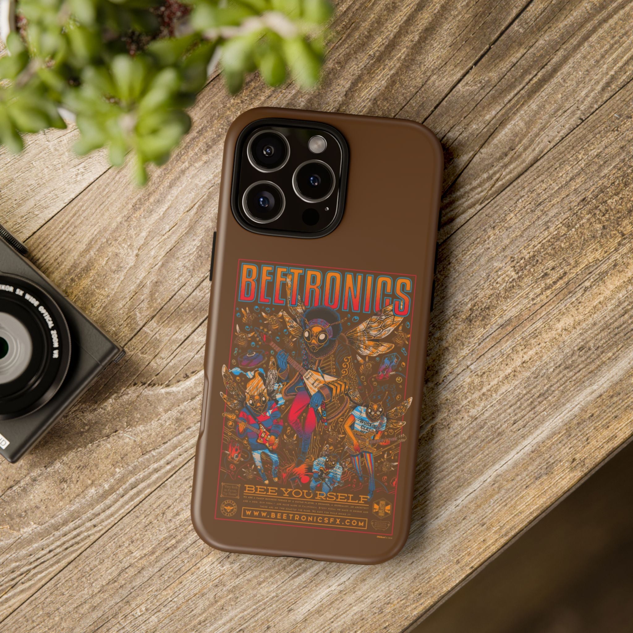 BeeTronics Rock Band – Psychedelic Bee Guitarist iPhone Case