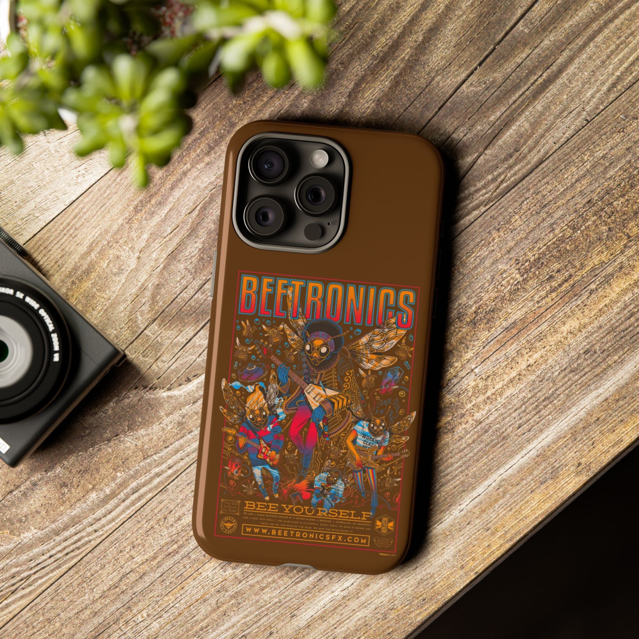BeeTronics Rock Band – Psychedelic Bee Guitarist iPhone Case