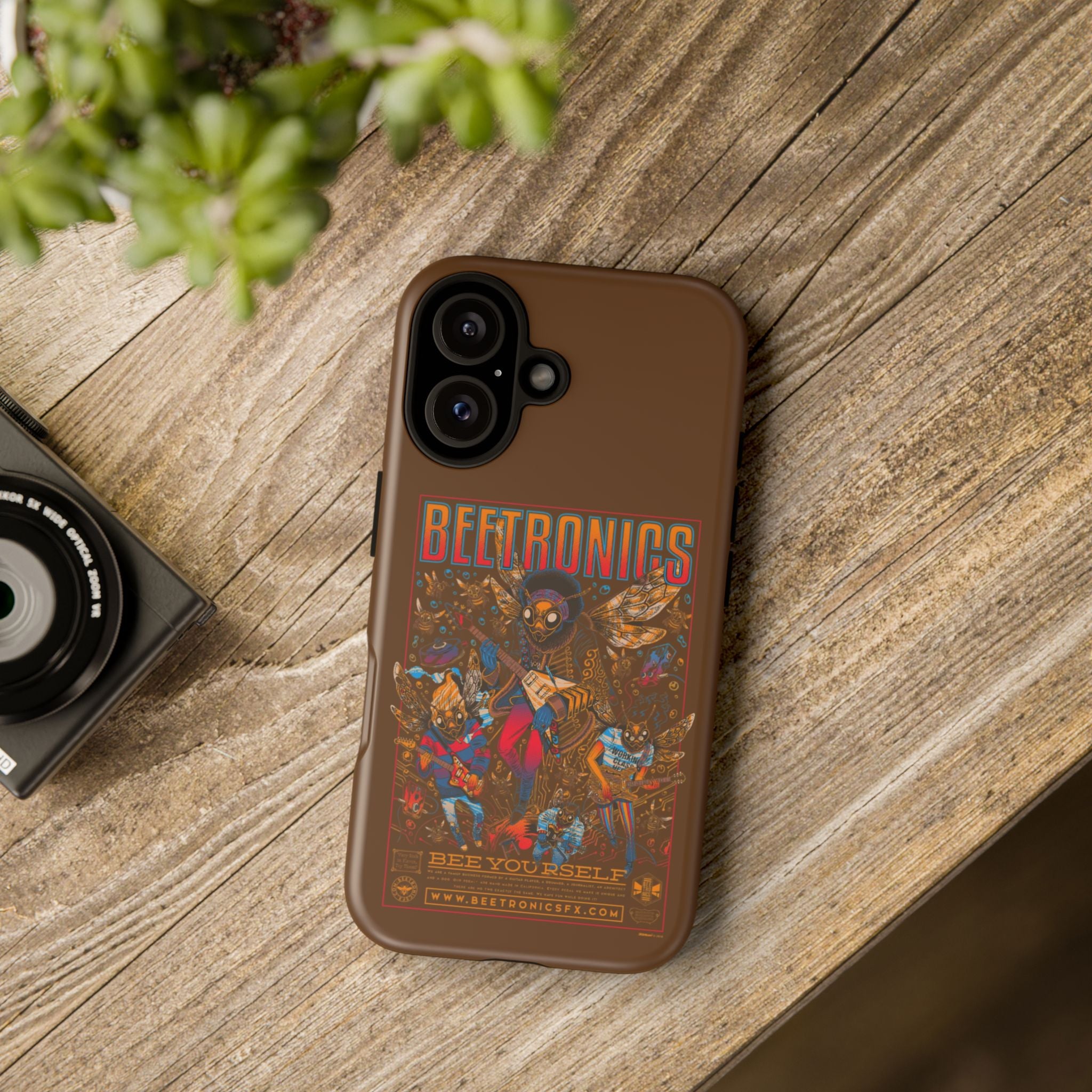 BeeTronics Rock Band – Psychedelic Bee Guitarist iPhone Case